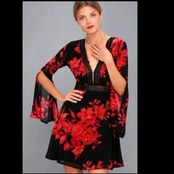 Lulu’s Feel the Love Black & Red Floral Print Bell Sleeve Size S - Picture 3 of 16